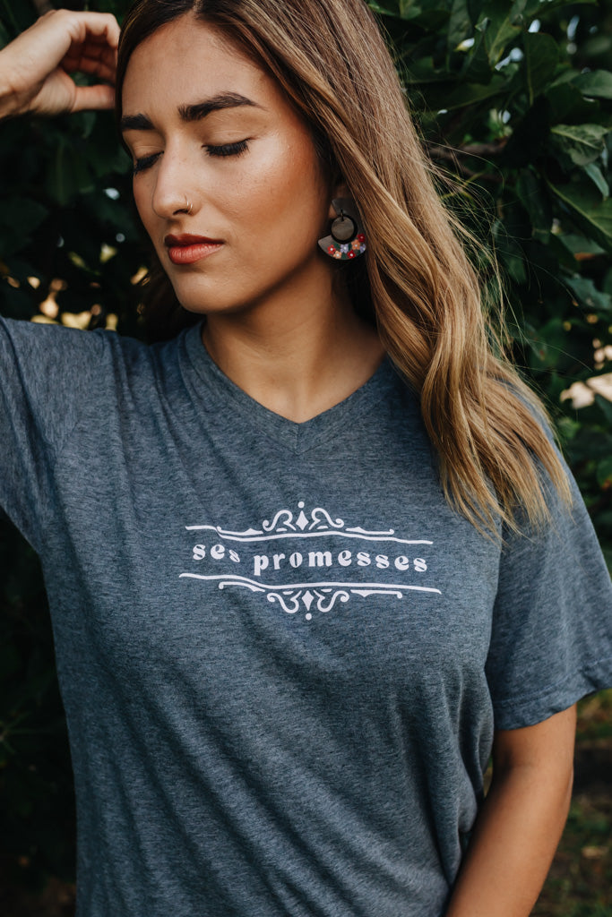 Ses Promesses (His Promises) Tee