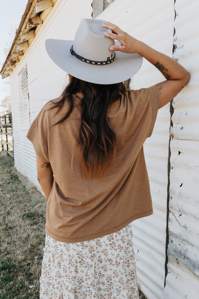 Howdy Tee - Brown